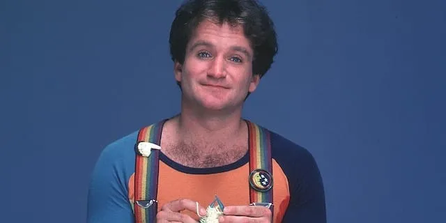 Robin Williams alien audition for Mork and Mindy sat on his head to win role comedy legend moment